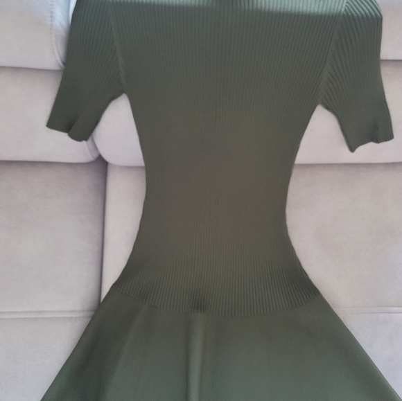 Dress - Picture 3 of 5